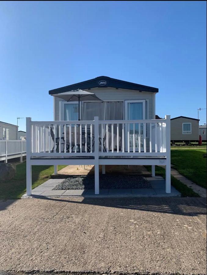 Sea La Vie Villa Cayton Exterior photo